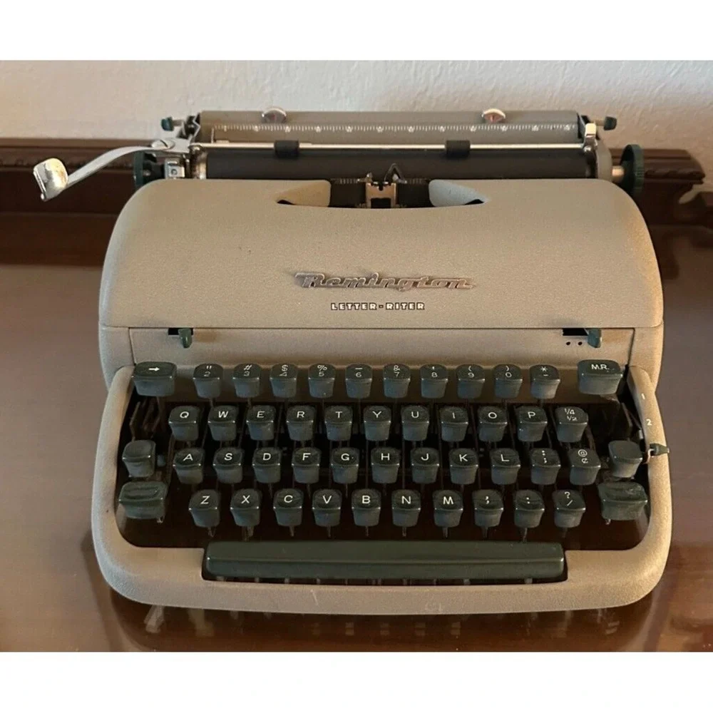 Vintage Remington Quiet Riter‎ Typewriter With Miracle Tab Green Case UNTESTED